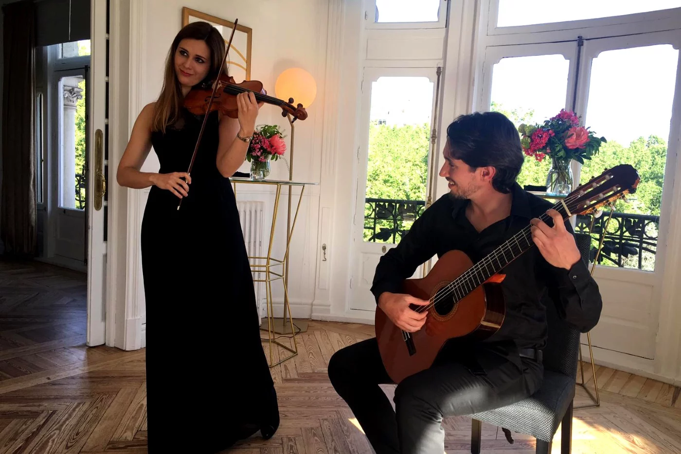 Dancem Espectáculos ameniza en el Club Allard de Madrid