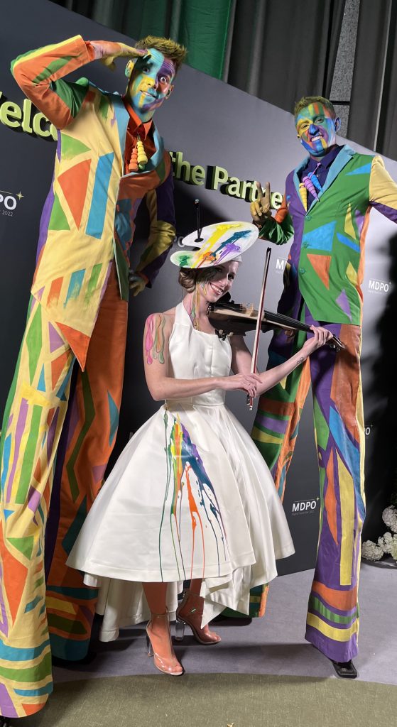Zancudos y violinista en el restaurante Nubel del Reina Sofía